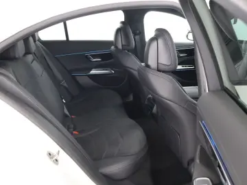 MERCEDES-BENZ E 200 AMG Night Distronic Ambiente Win…