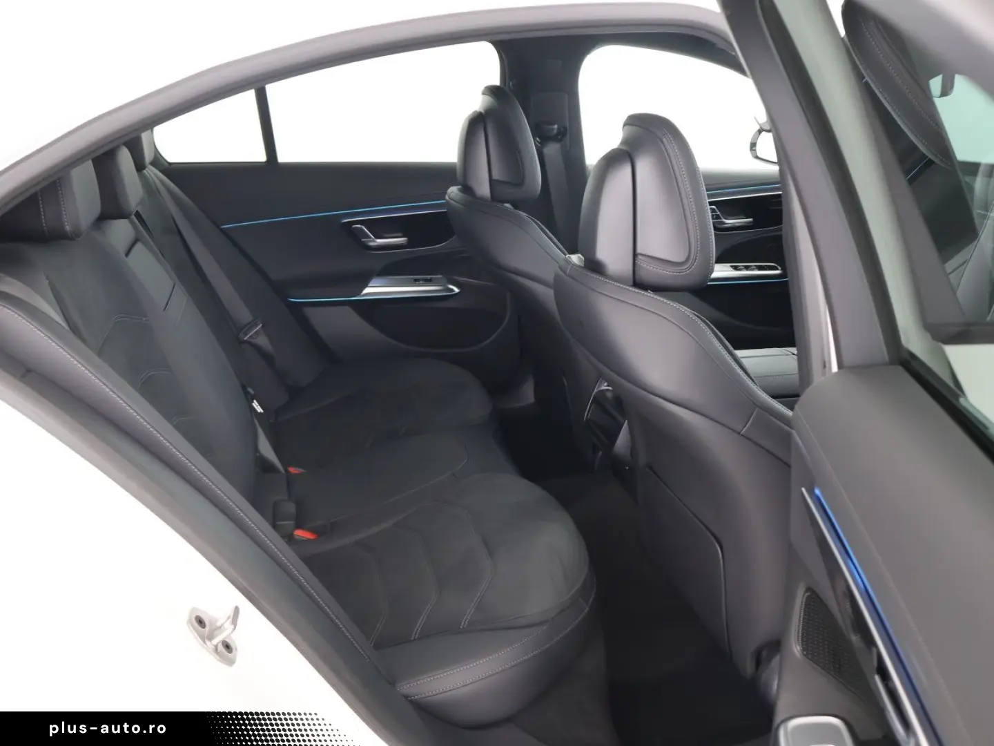 MERCEDES-BENZ E 200 AMG Night Distronic Ambiente Win&hellip;