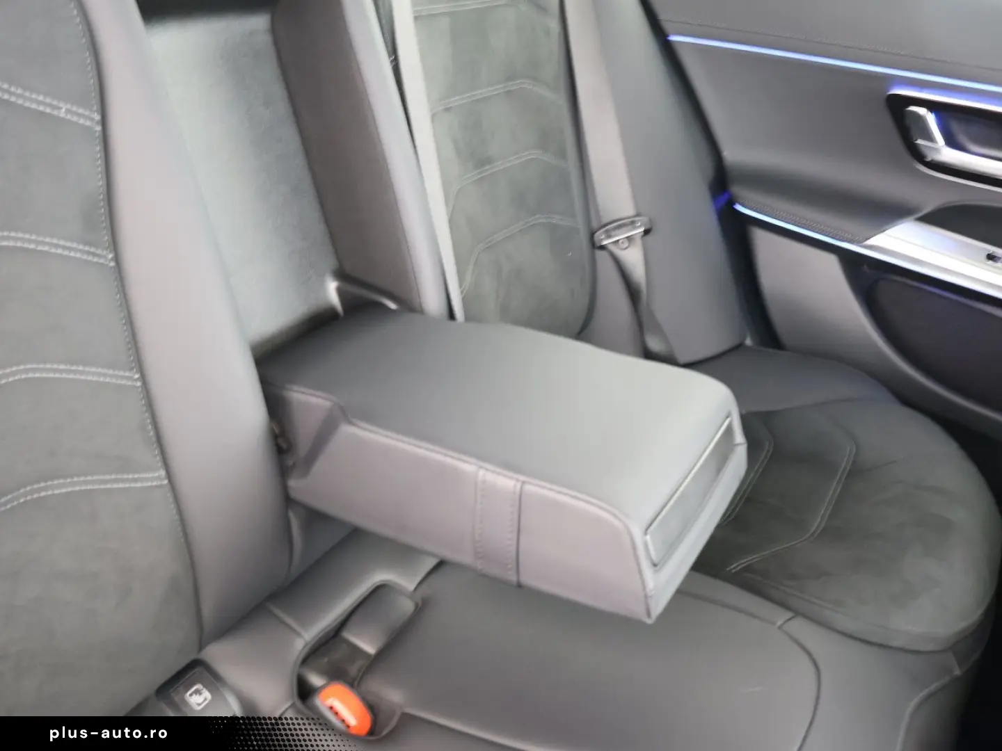 MERCEDES-BENZ E 200 AMG Night Distronic Ambiente Win&hellip;