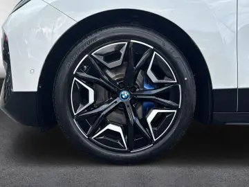 BMW iX 50 xDrive Sport LASER PANO MASSAGE VOLL 137TE