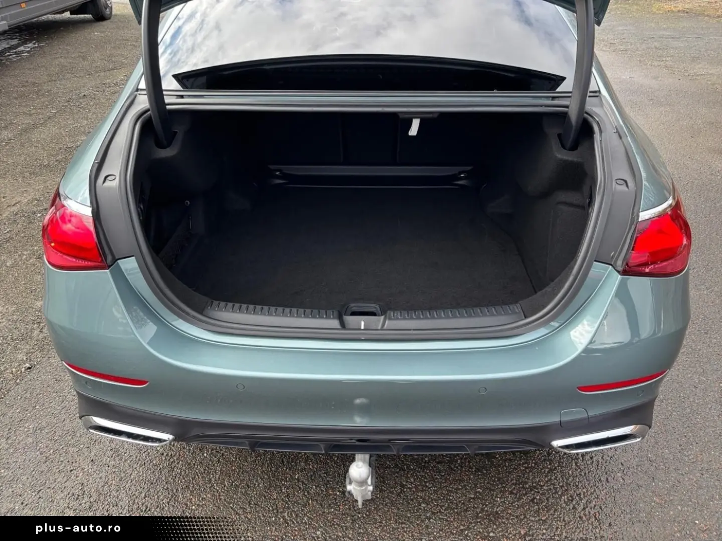 MERCEDES-BENZ E 220 d AMG Night AHK Distronic Sitzkomfort-P