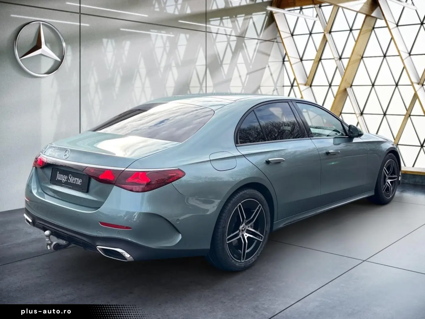 MERCEDES-BENZ E 220 d AMG Night AHK Distronic Sitzkomfort-P