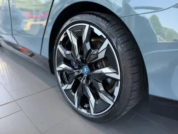 BMW i5 M60 xDr.M Pro PanoD.Sitzbel Bo Wi.SurView AHK
