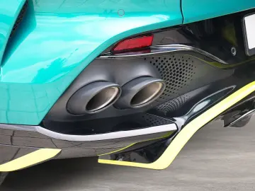 ASTON MARTIN DBX 707 AMR 23'' Podium Green…