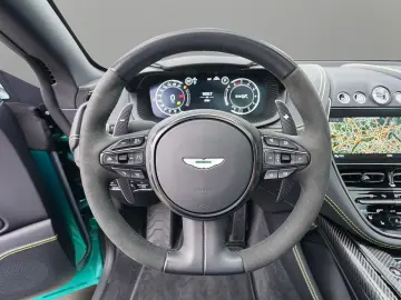 ASTON MARTIN DBX 707 AMR 23'' Podium Green…