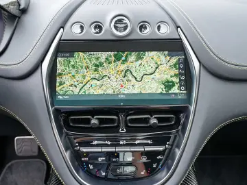 ASTON MARTIN DBX 707 AMR 23'' Podium Green…
