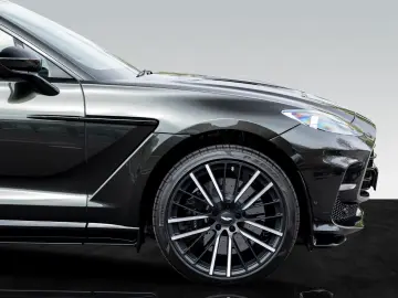ASTON MARTIN DBX707   Carbon Trim   Privacy Glass