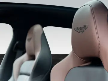 ASTON MARTIN DBX707   Carbon Trim   Privacy Glass