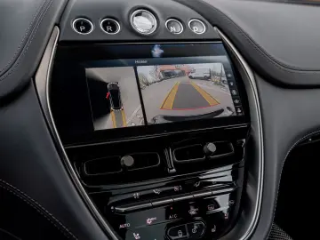 ASTON MARTIN DBX707   Carbon Trim   Privacy Glass