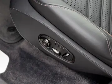 ASTON MARTIN DBX707   Carbon Trim   Privacy Glass