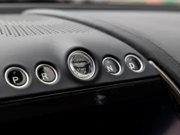 ASTON MARTIN DBX707   Carbon Trim   Privacy Glass