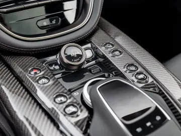 ASTON MARTIN DBX707   Carbon Trim   Privacy Glass