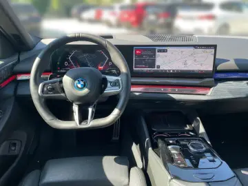 BMW 550e xDrive Limousine M Sport Pano DA Prof. B&W