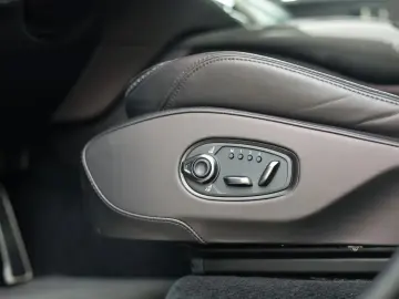 Aston Martin DBX 4.0 V8   Pano sunroof - Service history