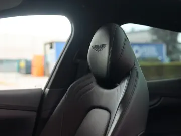 Aston Martin DBX 4.0 V8   Pano sunroof - Service history
