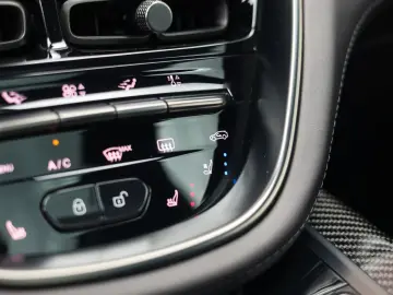Aston Martin DBX 4.0 V8   Pano sunroof - Service history