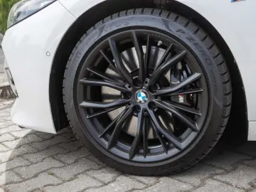 BMW M850 ixDrive Panorama Leder HUD 360Kamera eSitze