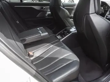 BMW M850 ixDrive Panorama Leder HUD 360Kamera eSitze