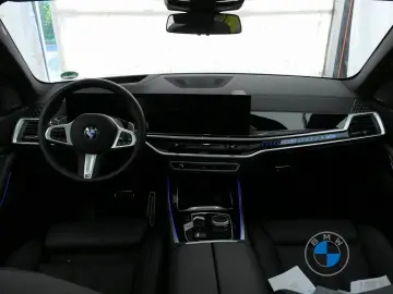 BMW X5 xDrive30d M Sport 21  AHK Pano Sitzbelüft H K