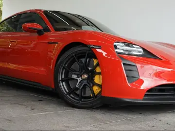 Porsche Taycan GTS 150KM BURMESTER PCCB P-DISPLAY