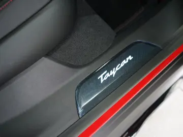 Porsche Taycan GTS 150KM BURMESTER PCCB P-DISPLAY