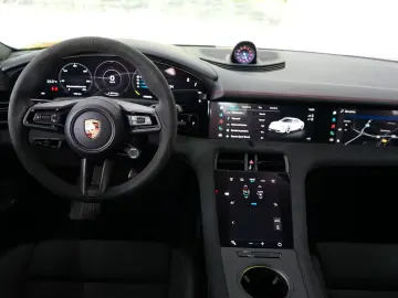 Porsche Taycan GTS 150KM BURMESTER PCCB P-DISPLAY