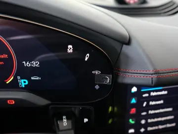 Porsche Taycan GTS 150KM BURMESTER PCCB P-DISPLAY