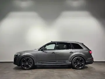 AUDI Q7 55 TFSI e S Line