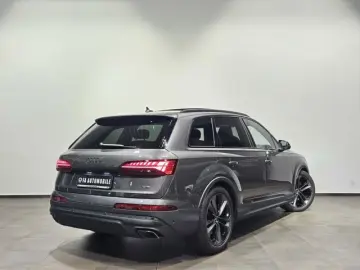 AUDI Q7 55 TFSI e S Line