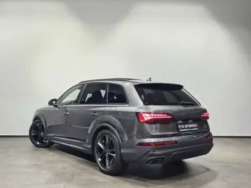 AUDI Q7 55 TFSI e S Line