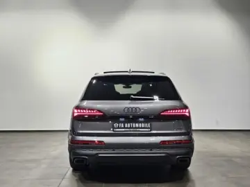 AUDI Q7 55 TFSI e S Line