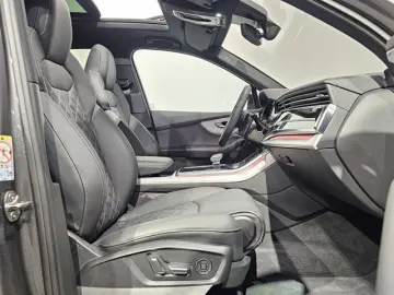 AUDI Q7 55 TFSI e S Line