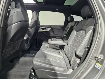 AUDI Q7 55 TFSI e S Line