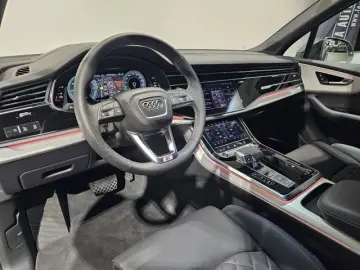 AUDI Q7 55 TFSI e S Line
