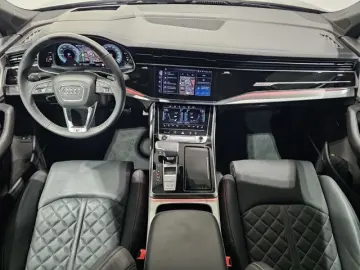 AUDI Q7 55 TFSI e S Line