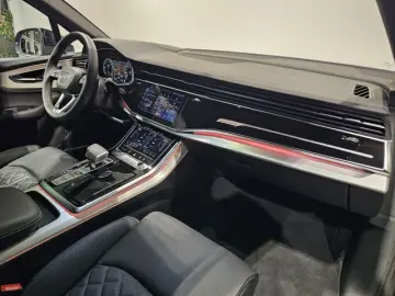 AUDI Q7 55 TFSI e S Line