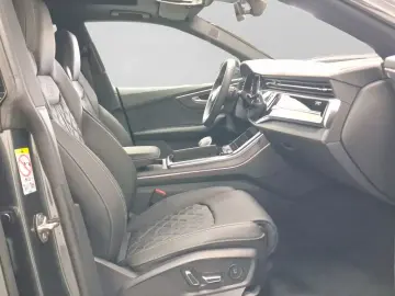 AUDI Q8 TFSIe Q S LINE