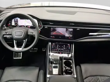 AUDI Q8 TFSIe Q S LINE