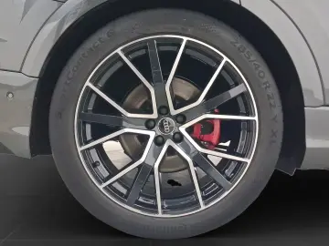AUDI Q8 TFSIe Q S LINE