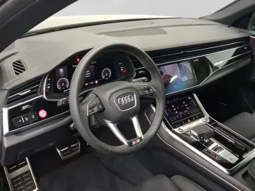 AUDI Q8 TFSIe Q S LINE