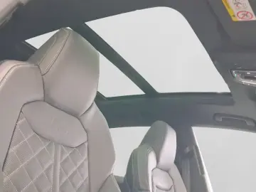 AUDI Q8 TFSIe Q S LINE