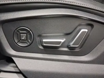 AUDI Q8 TFSIe Q S LINE