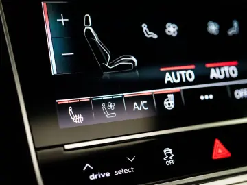AUDI Q8 60 TFSI E Quattro S-Edition Competition
