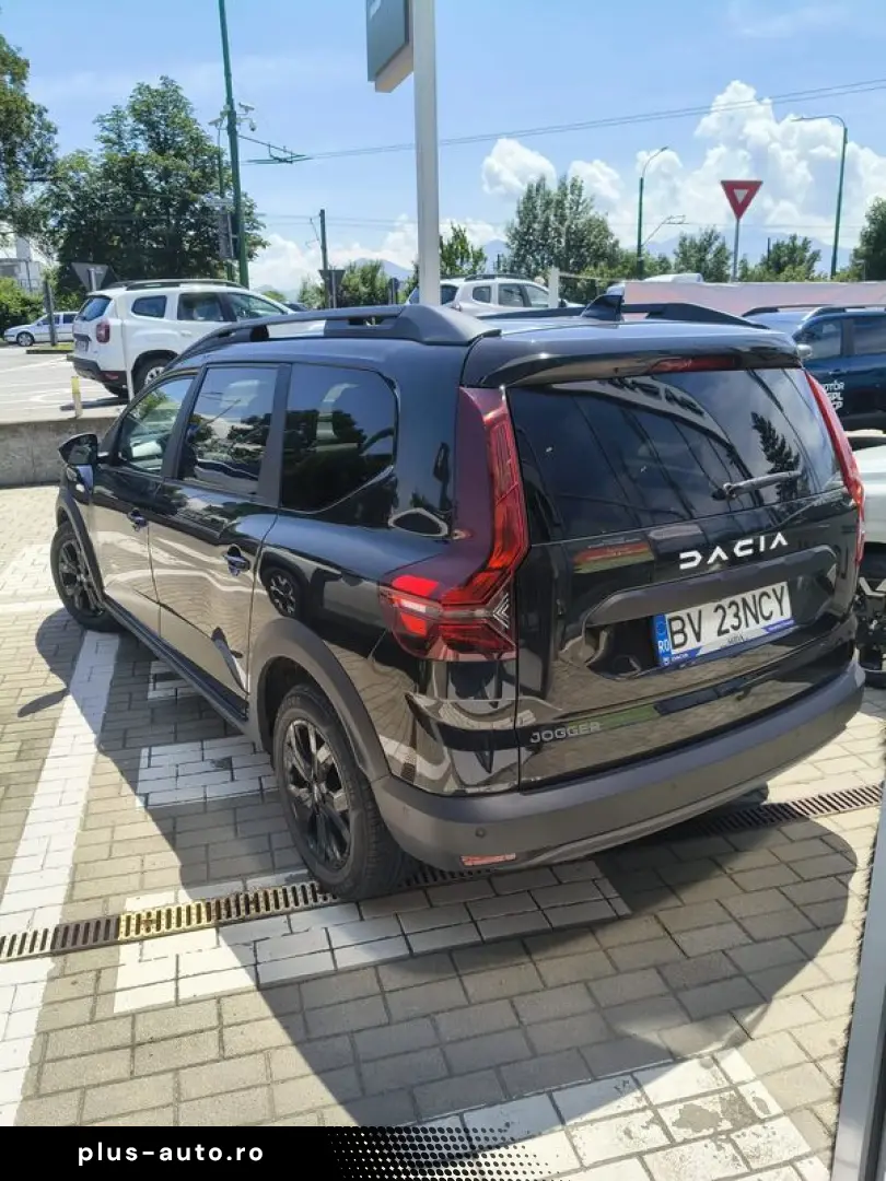 Vand Dacia Jogger extreme  an 2023 full km 15000  reali.