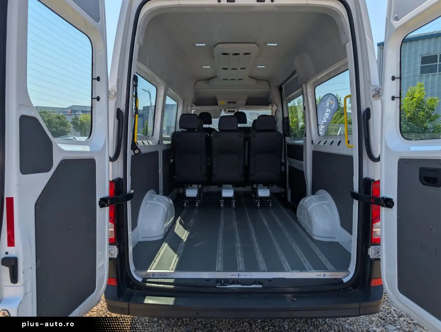 MAN TGE   Volkswagen Crafter   2.0 TDI DSG   140CP   9 locur