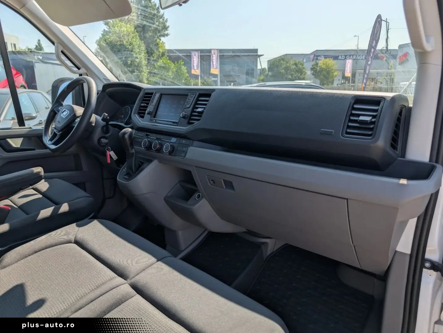 MAN TGE   Volkswagen Crafter   2.0 TDI DSG   140CP   9 locur