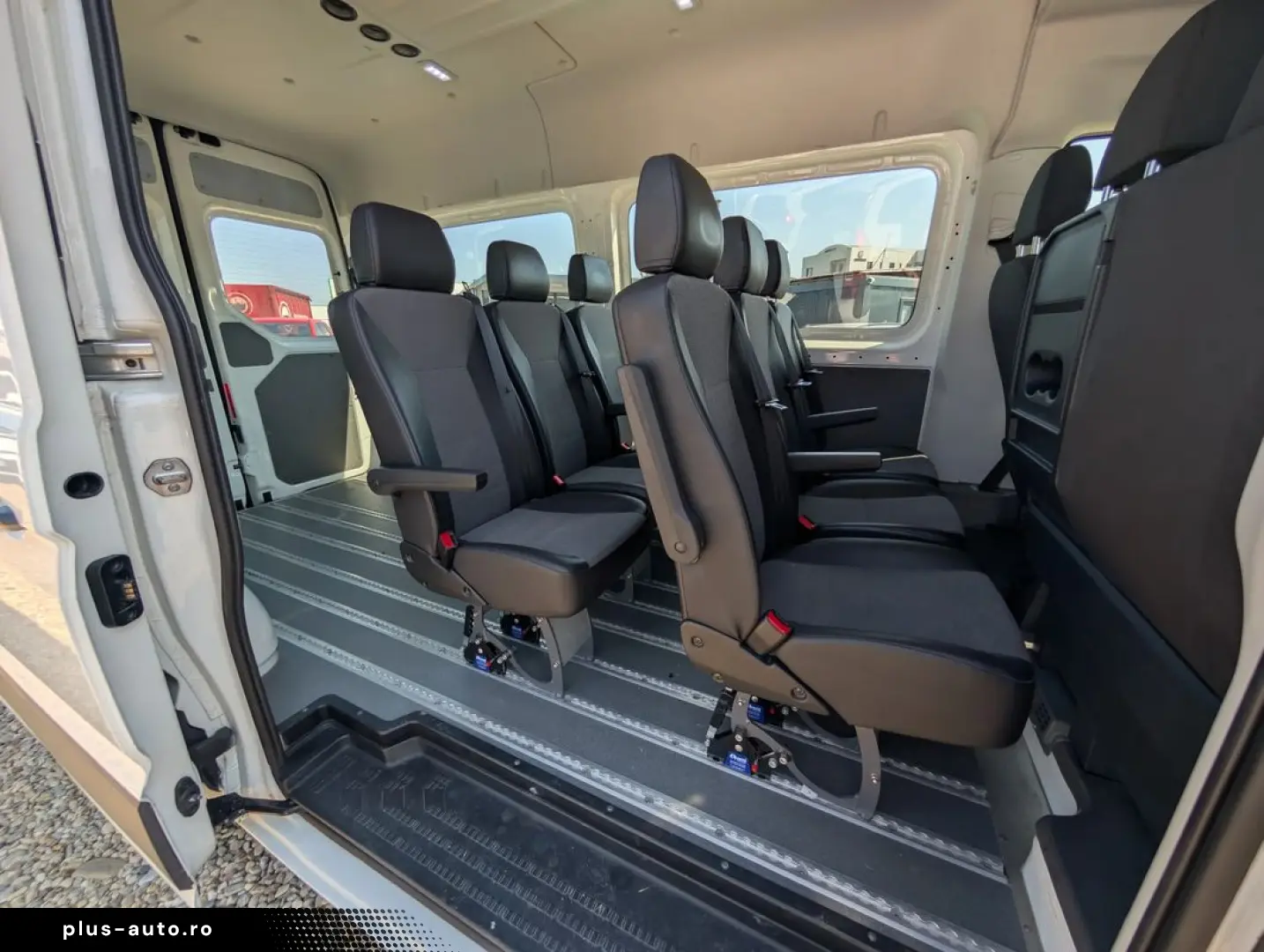 MAN TGE   Volkswagen Crafter   2.0 TDI DSG   140CP   9 locur