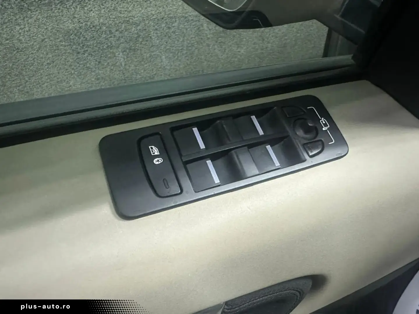 Land-Rover Discovery-Sport