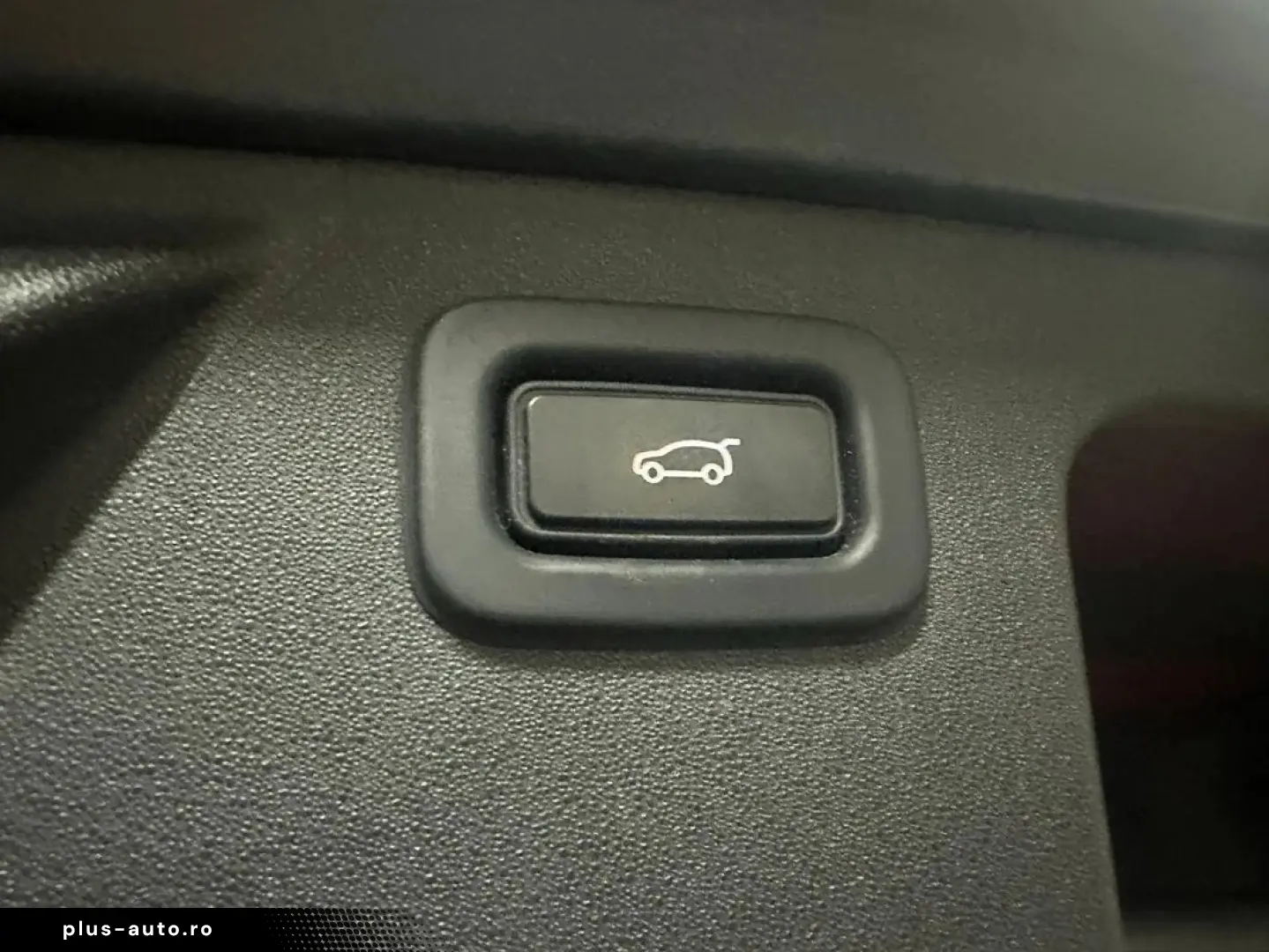 Land-Rover Discovery-Sport