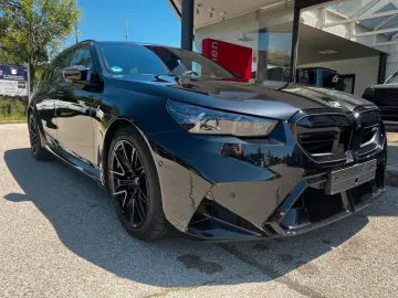 BMW M5 Touring Drivers Pack. Bowers&Wilkins AHK Pano